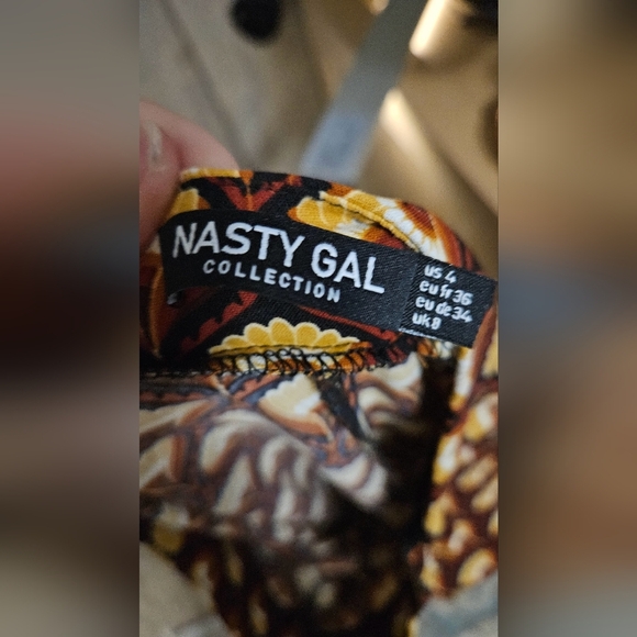 NASTY GAL Petite 70'S Print Woven Flare. Size 4 - Picture 9 of 11
